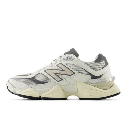 9060 Beyaz Sneaker