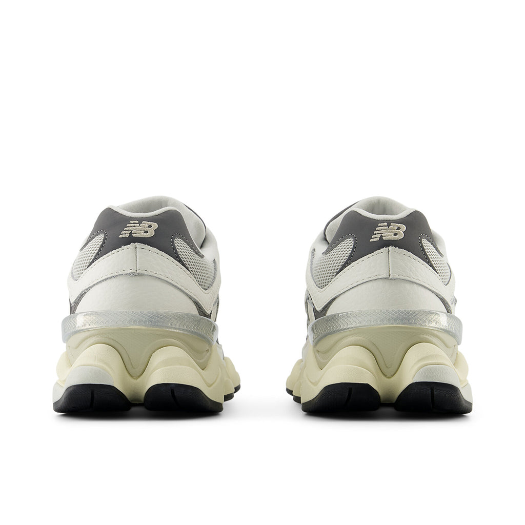9060 Beyaz Sneaker