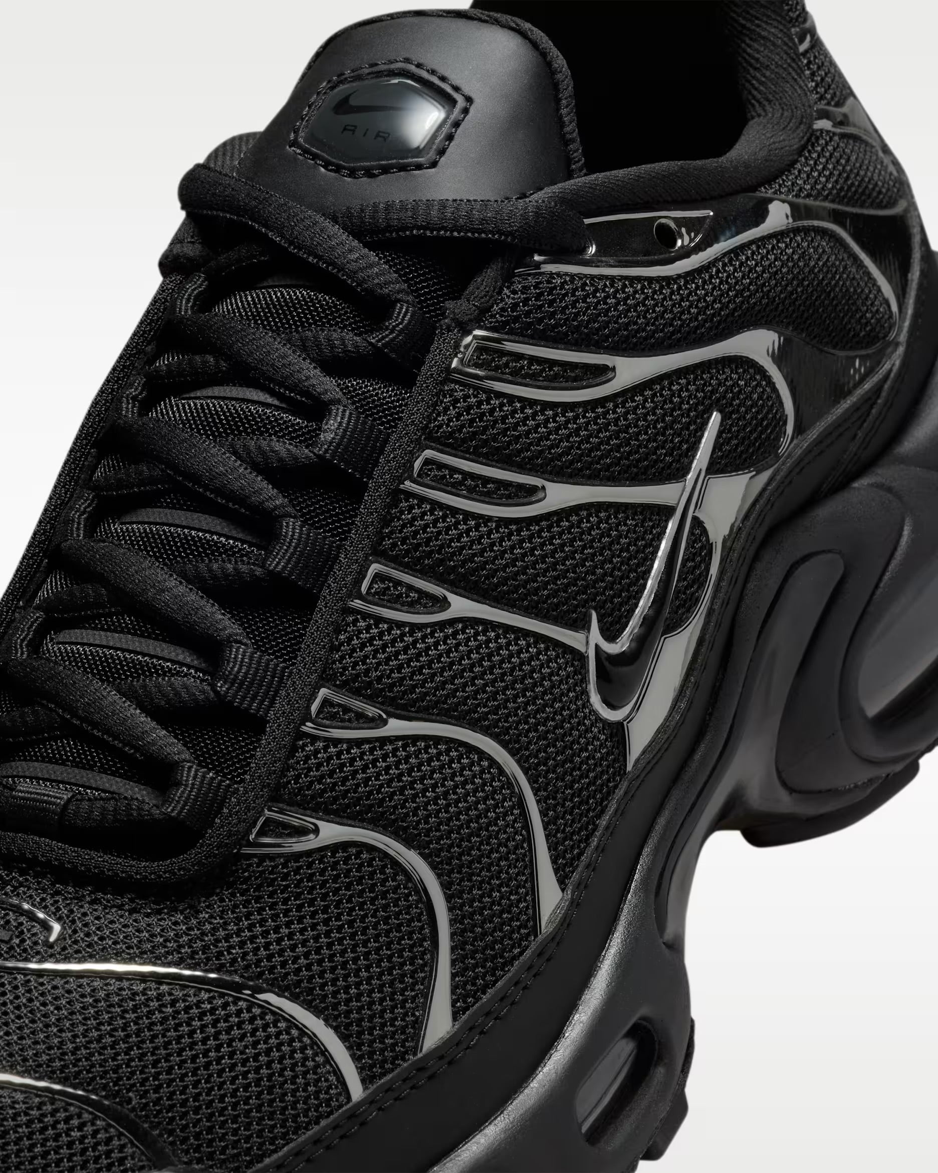 Air Max Plus SE Metallic Silver